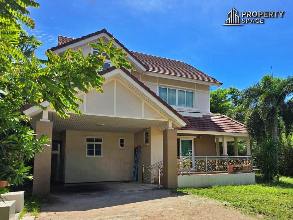 Unfurnished 2-Storey 3 Bedroom Detached House In East Pattaya For Rent Image 1