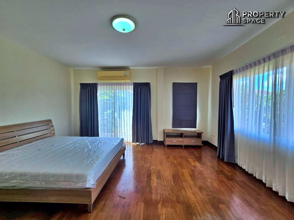 Unfurnished 2-Storey 3 Bedroom Detached House In East Pattaya For Rent Image 10