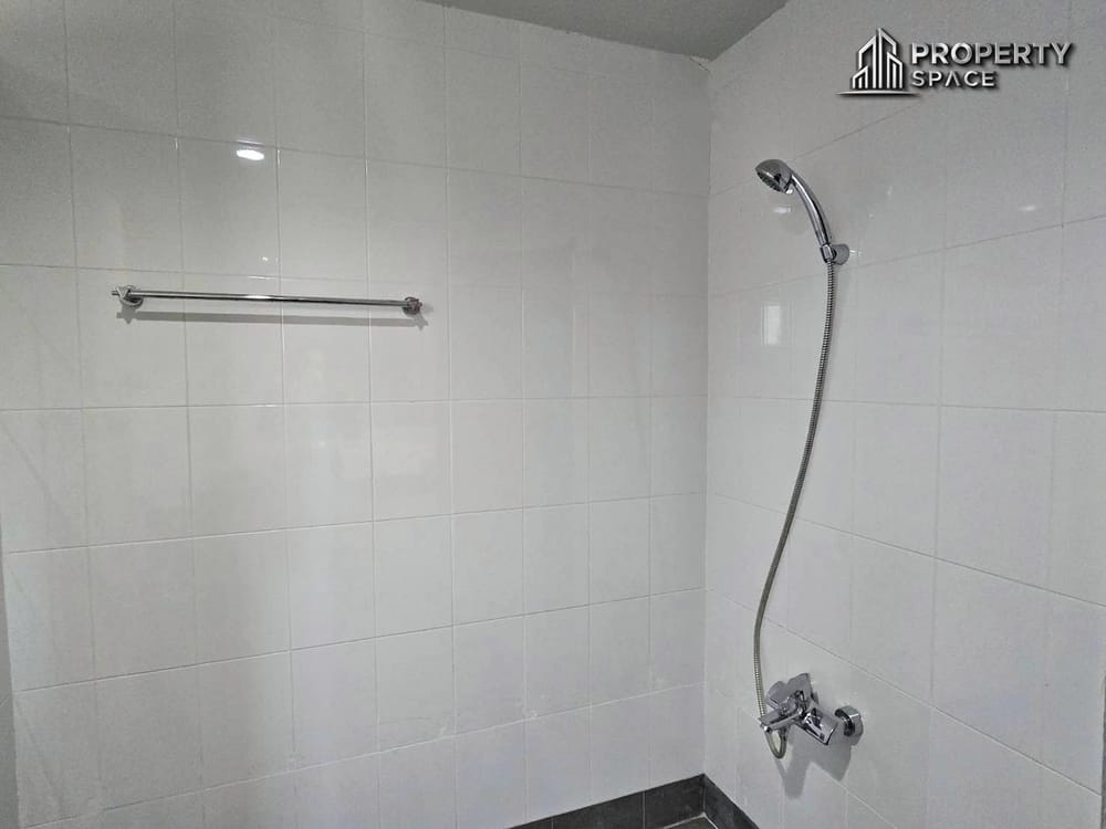 Unfurnished 2-Storey 3 Bedroom Detached House In East Pattaya For Rent Image 19
