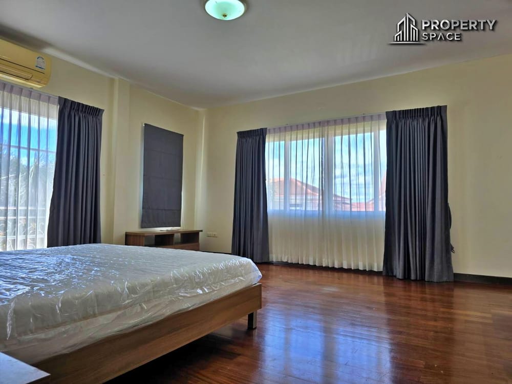 Unfurnished 2-Storey 3 Bedroom Detached House In East Pattaya For Rent Image 12