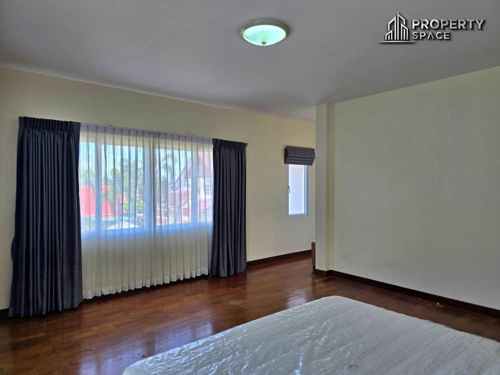 Unfurnished 2-Storey 3 Bedroom Detached House In East Pattaya For Rent Image 13