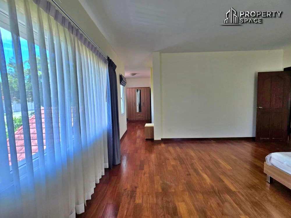 Unfurnished 2-Storey 3 Bedroom Detached House In East Pattaya For Rent Image 14