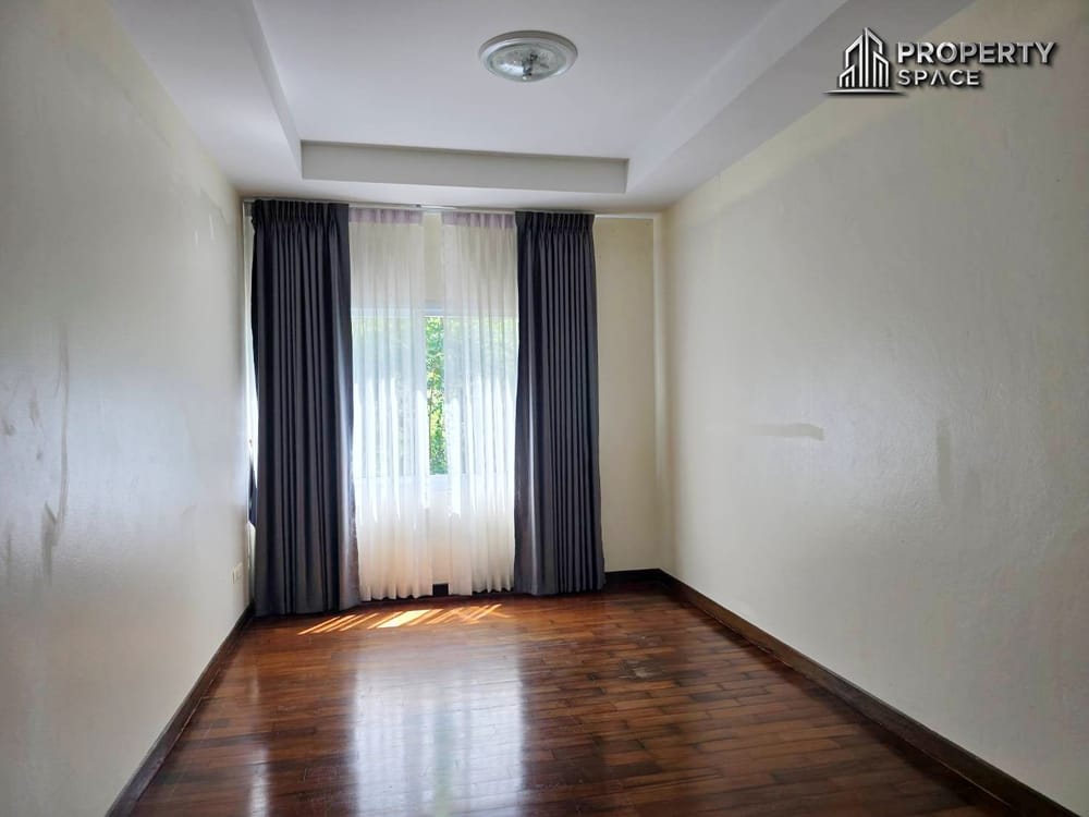 Unfurnished 2-Storey 3 Bedroom Detached House In East Pattaya For Rent Image 28