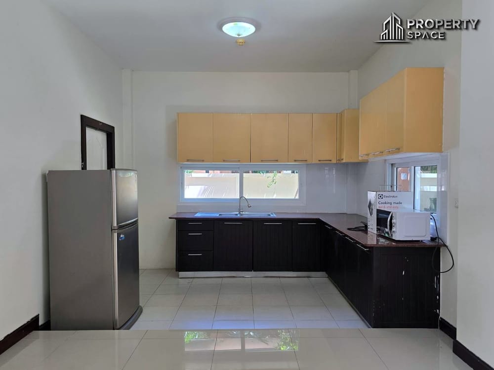 Unfurnished 2-Storey 3 Bedroom Detached House In East Pattaya For Rent Image 8