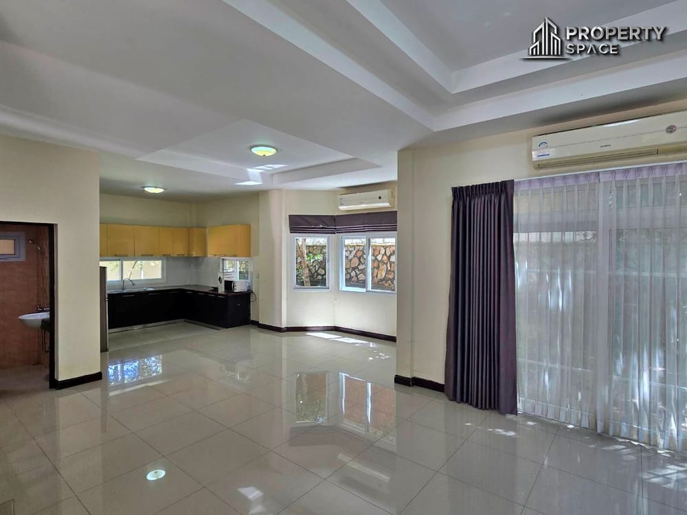 Unfurnished 2-Storey 3 Bedroom Detached House In East Pattaya For Rent Image 7