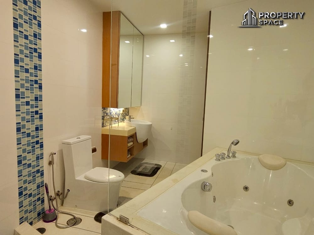 Spacious 2-Bedroom Beachfront Condominium at Ananya Beachfront Wongamat (FQ) For Sale Image 19