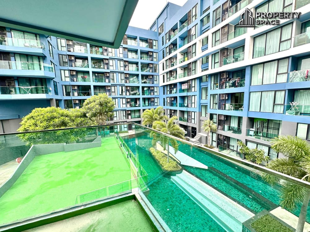 Near Beach! 1-Bedroom Corner Unit Pool View at Acqua Jomtien Pattaya For Rent Image 3