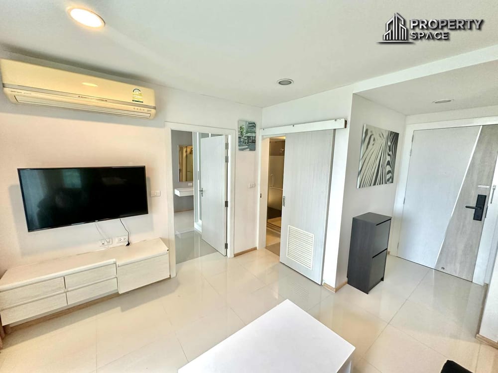Near Beach! 1-Bedroom Corner Unit Pool View at Acqua Jomtien Pattaya For Rent Image 6