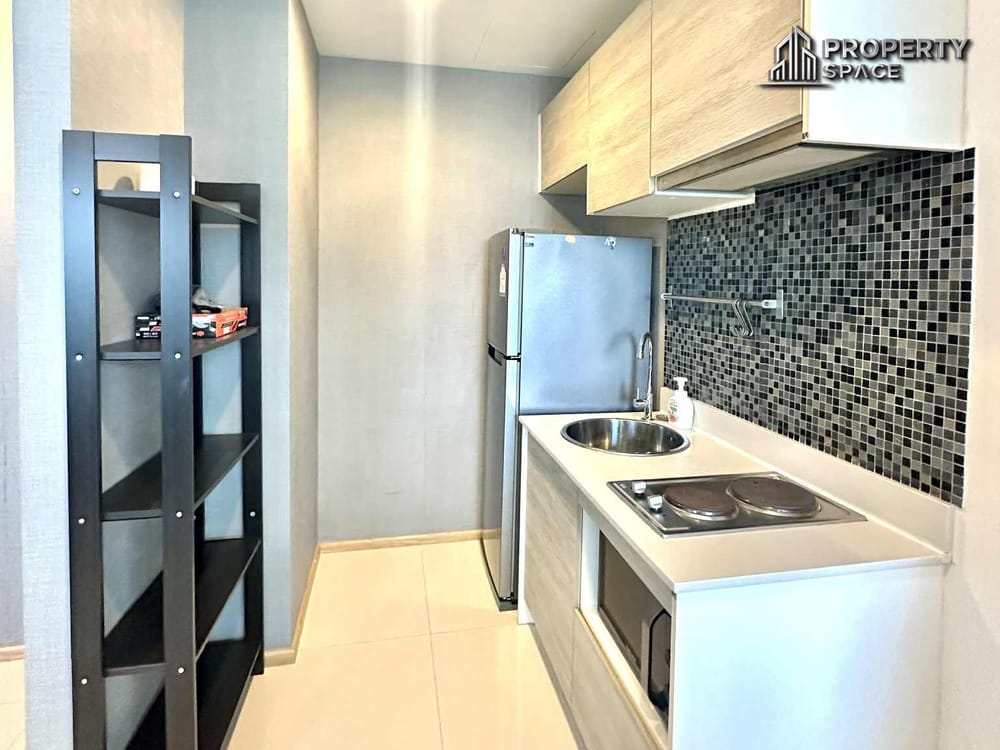 Near Beach! 1-Bedroom Corner Unit Pool View at Acqua Jomtien Pattaya For Rent Image 9