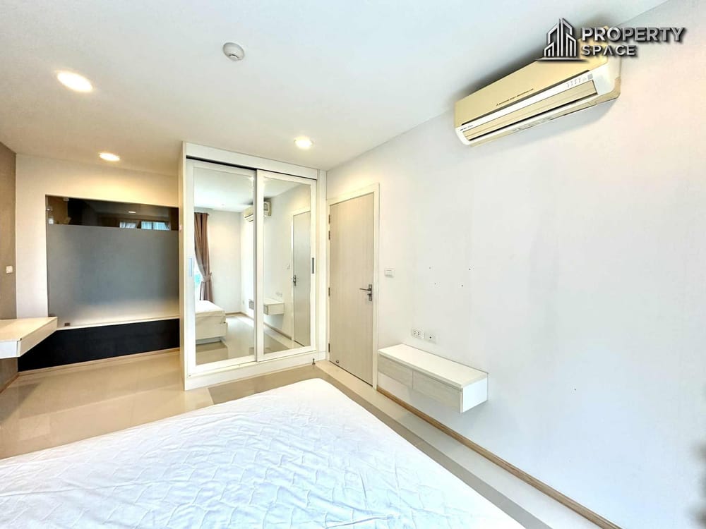 Near Beach! 1-Bedroom Corner Unit Pool View at Acqua Jomtien Pattaya For Rent Image 13