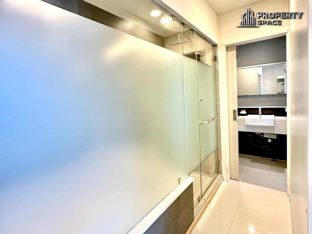 Near Beach! 1-Bedroom Corner Unit Pool View at Acqua Jomtien Pattaya For Rent Image 15