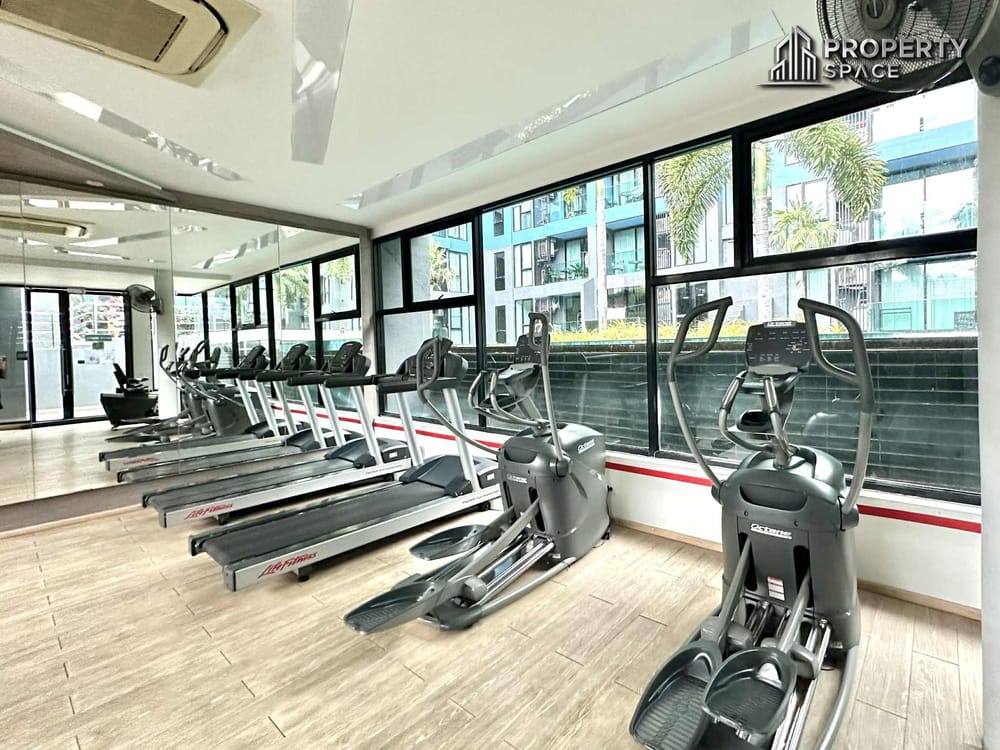 Near Beach! 1-Bedroom Corner Unit Pool View at Acqua Jomtien Pattaya For Rent Image 17
