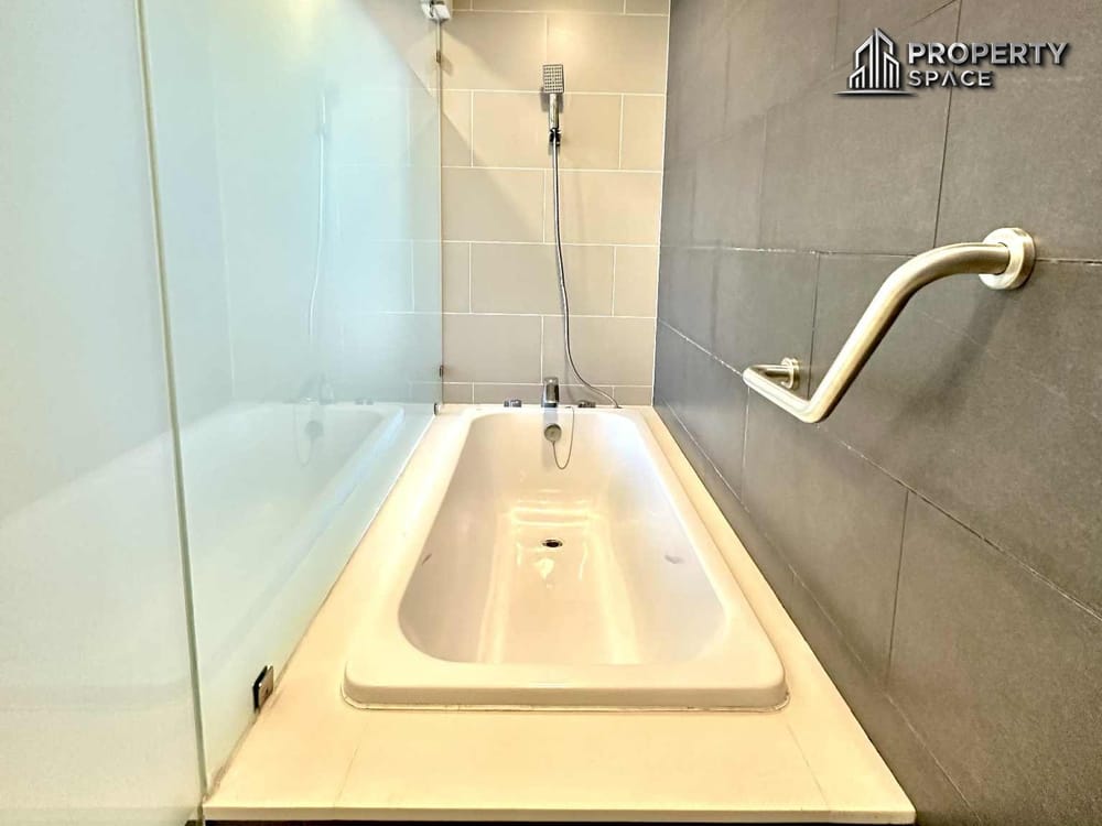 Near Beach! 1-Bedroom Corner Unit Pool View at Acqua Jomtien Pattaya For Rent Image 16