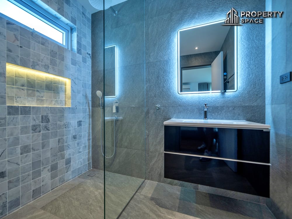 Prestige Living Above It All – Ultra-Luxury 6-Bedroom Hillside Villa For Sale in Pattaya Image 33