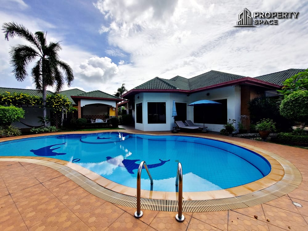 Spacious 4 Bedroom Pool Villa Large Plot In East Pattaya For Sale And Rent Image 1