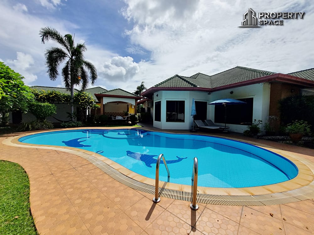 Spacious 4 Bedroom Pool Villa Large Plot In East Pattaya For Sale And Rent Image 36