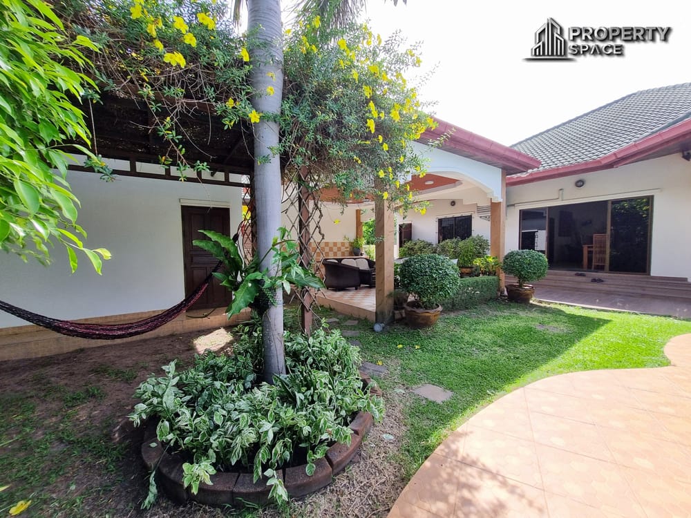 Spacious 4 Bedroom Pool Villa Large Plot In East Pattaya For Sale And Rent Image 34
