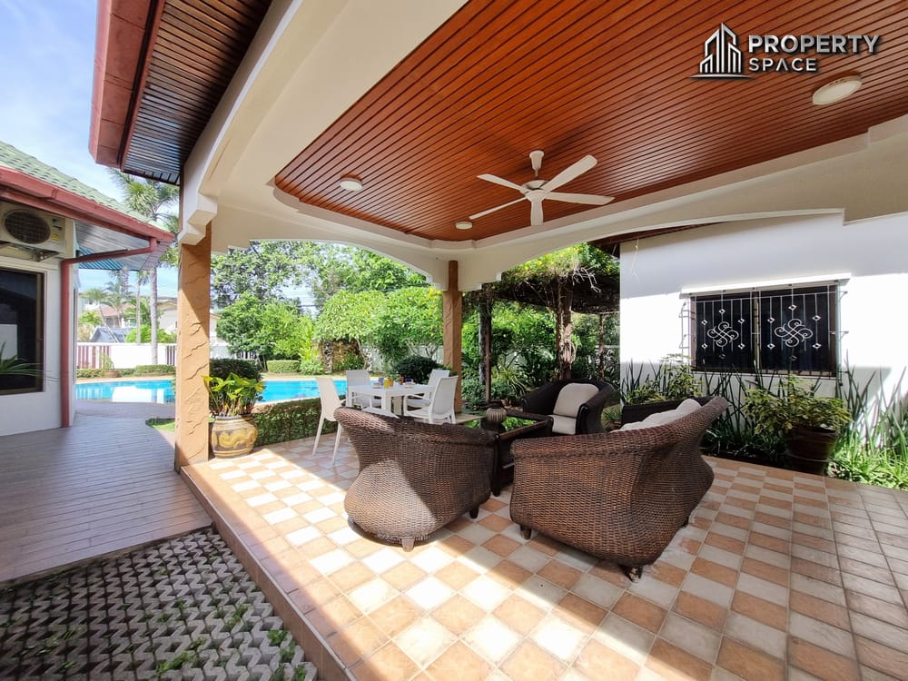 Spacious 4 Bedroom Pool Villa Large Plot In East Pattaya For Sale And Rent Image 4