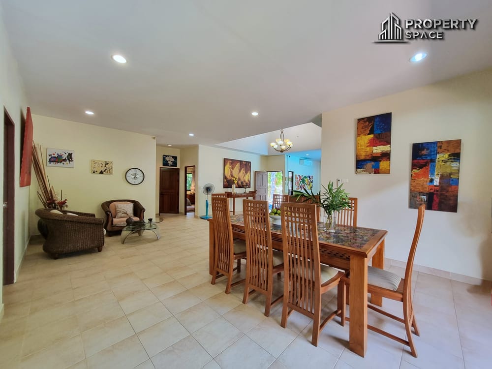 Spacious 4 Bedroom Pool Villa Large Plot In East Pattaya For Sale And Rent Image 14