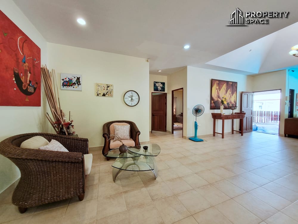 Spacious 4 Bedroom Pool Villa Large Plot In East Pattaya For Sale And Rent Image 10