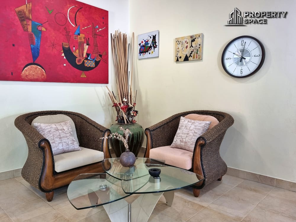 Spacious 4 Bedroom Pool Villa Large Plot In East Pattaya For Sale And Rent Image 12
