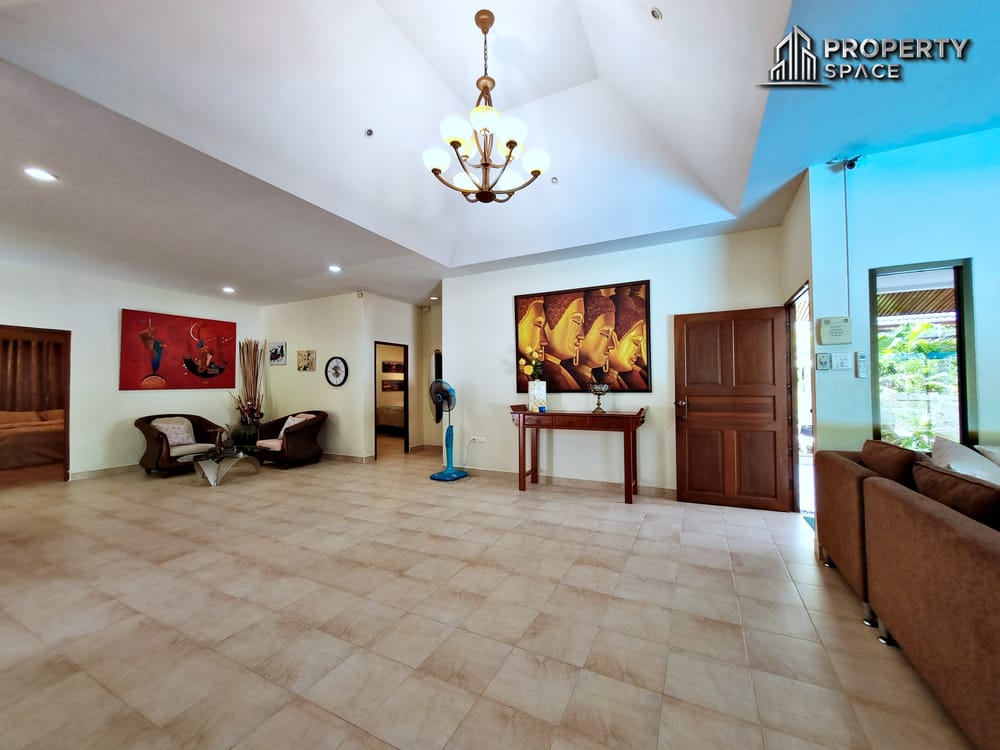 Spacious 4 Bedroom Pool Villa Large Plot In East Pattaya For Sale And Rent Image 9