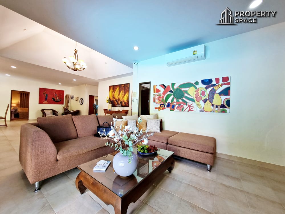 Spacious 4 Bedroom Pool Villa Large Plot In East Pattaya For Sale And Rent Image 6