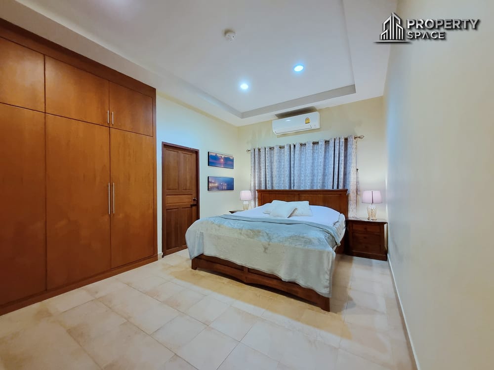 Spacious 4 Bedroom Pool Villa Large Plot In East Pattaya For Sale And Rent Image 21