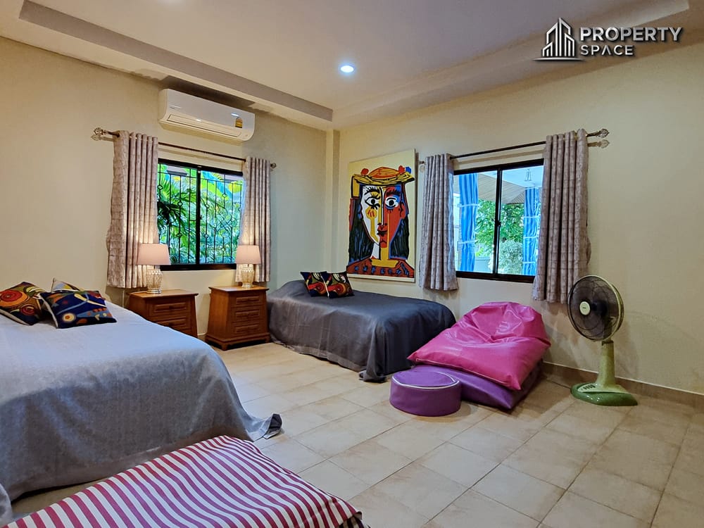 Spacious 4 Bedroom Pool Villa Large Plot In East Pattaya For Sale And Rent Image 30