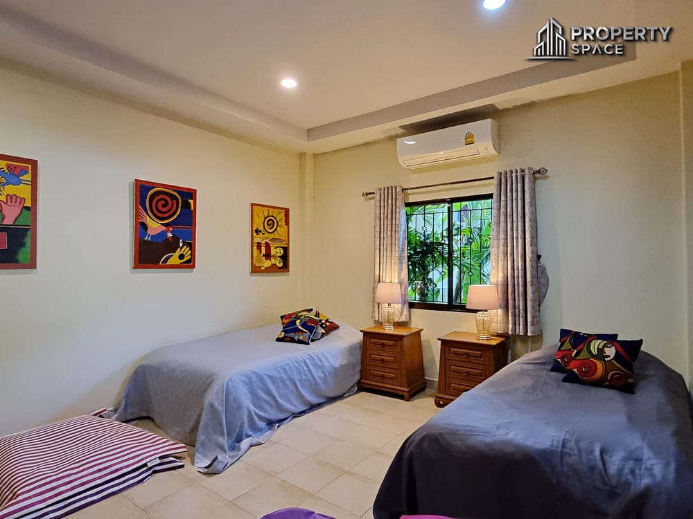 Spacious 4 Bedroom Pool Villa Large Plot In East Pattaya For Sale And Rent Image 31