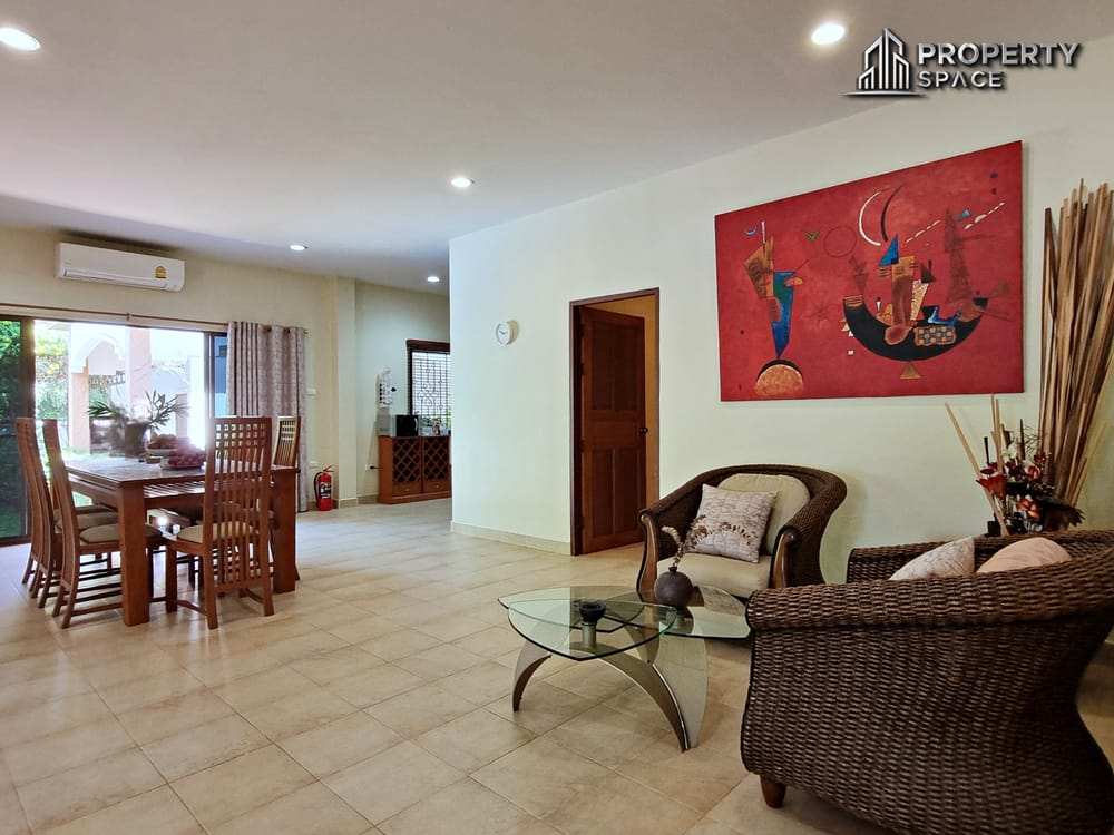 Spacious 4 Bedroom Pool Villa Large Plot In East Pattaya For Sale And Rent Image 13