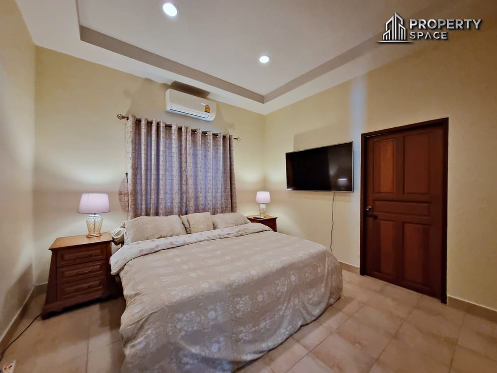 Spacious 4 Bedroom Pool Villa Large Plot In East Pattaya For Sale And Rent Image 27