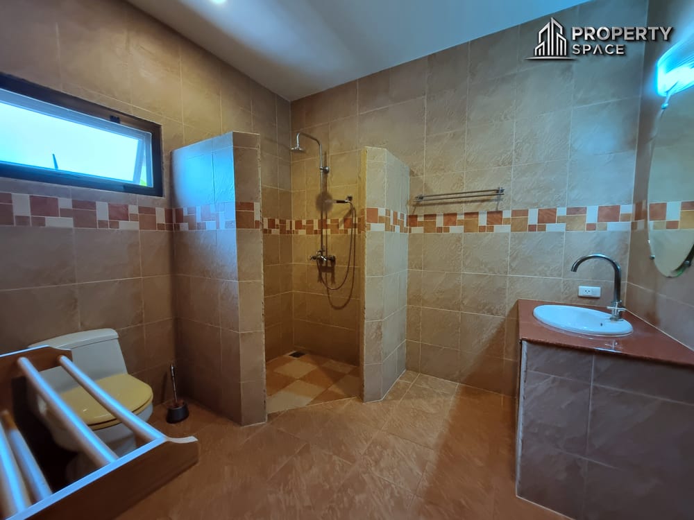 Spacious 4 Bedroom Pool Villa Large Plot In East Pattaya For Sale And Rent Image 32