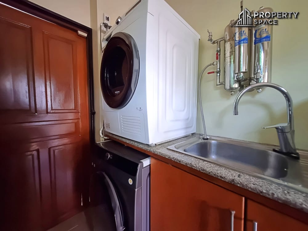 Spacious 4 Bedroom Pool Villa Large Plot In East Pattaya For Sale And Rent Image 18