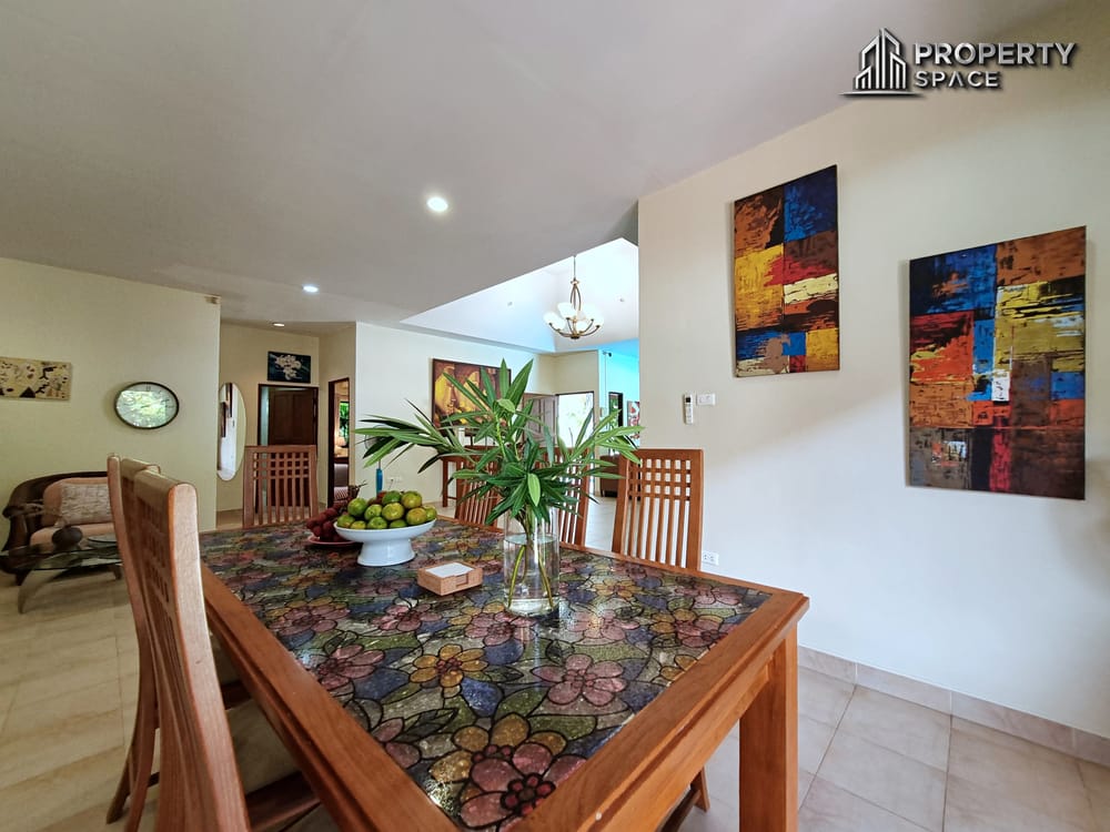 Spacious 4 Bedroom Pool Villa Large Plot In East Pattaya For Sale And Rent Image 15