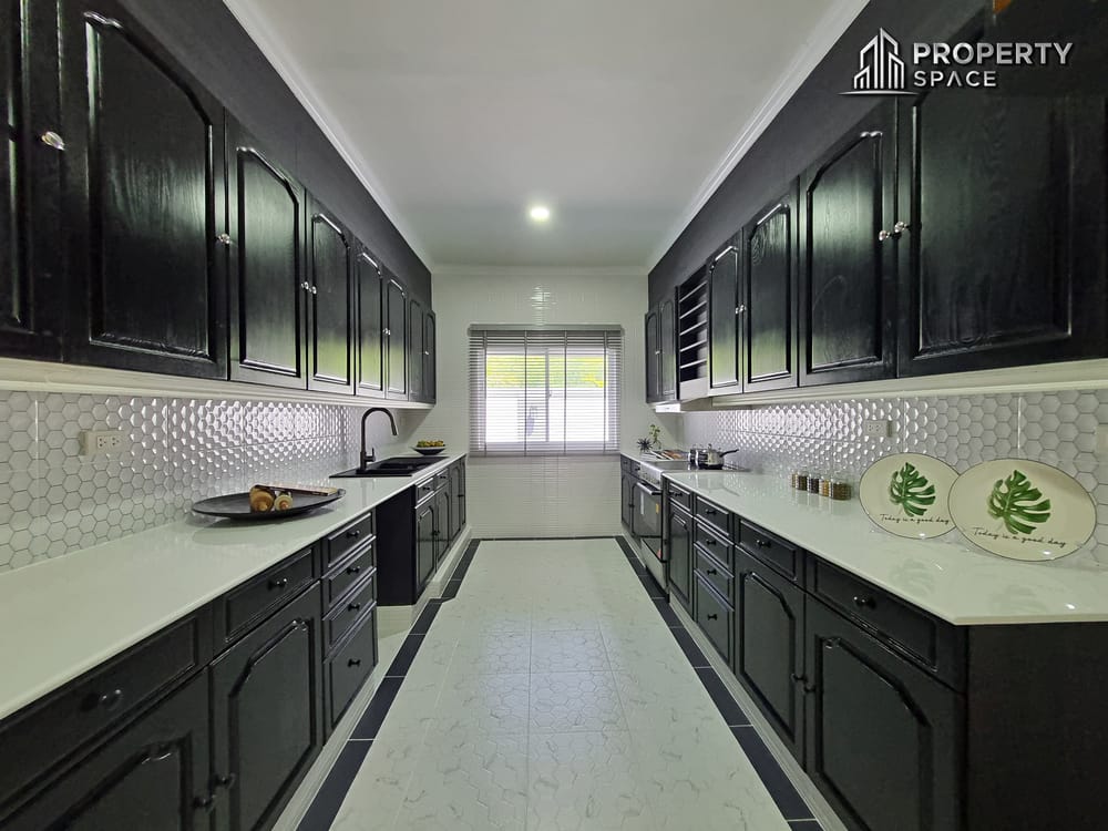 Newly Renovated With Spacious Layout! 3 Bedroom Pool Villa In East Pattaya For Sale And Rent Image 11
