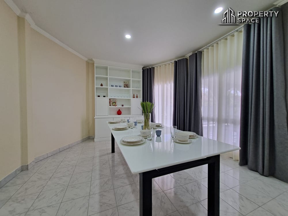 Newly Renovated With Spacious Layout! 3 Bedroom Pool Villa In East Pattaya For Sale And Rent Image 10