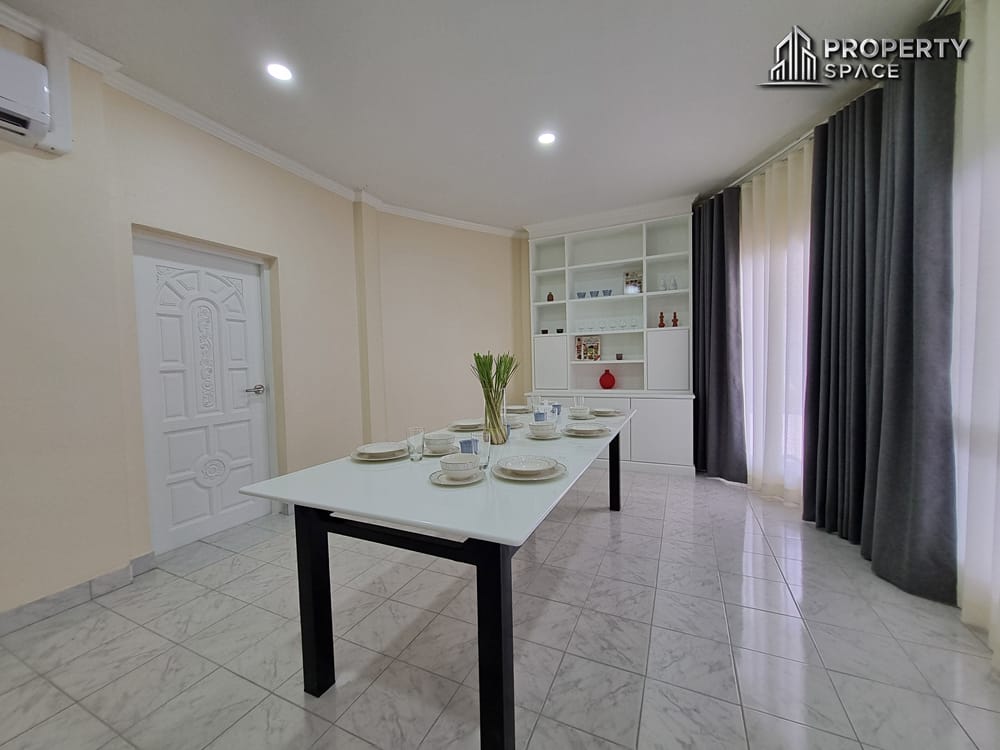 Newly Renovated With Spacious Layout! 3 Bedroom Pool Villa In East Pattaya For Sale And Rent Image 9