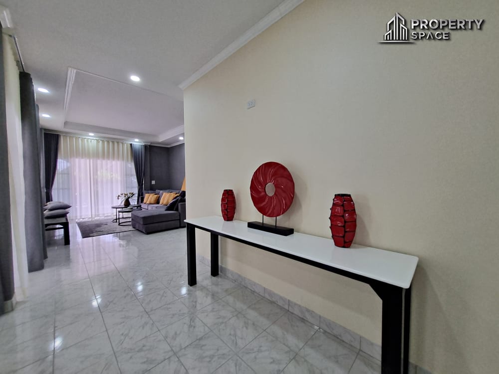 Newly Renovated With Spacious Layout! 3 Bedroom Pool Villa In East Pattaya For Sale And Rent Image 7