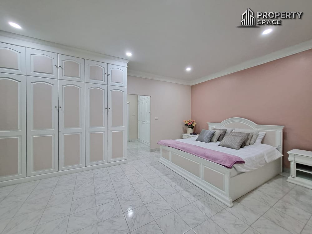 Newly Renovated With Spacious Layout! 3 Bedroom Pool Villa In East Pattaya For Sale And Rent Image 13