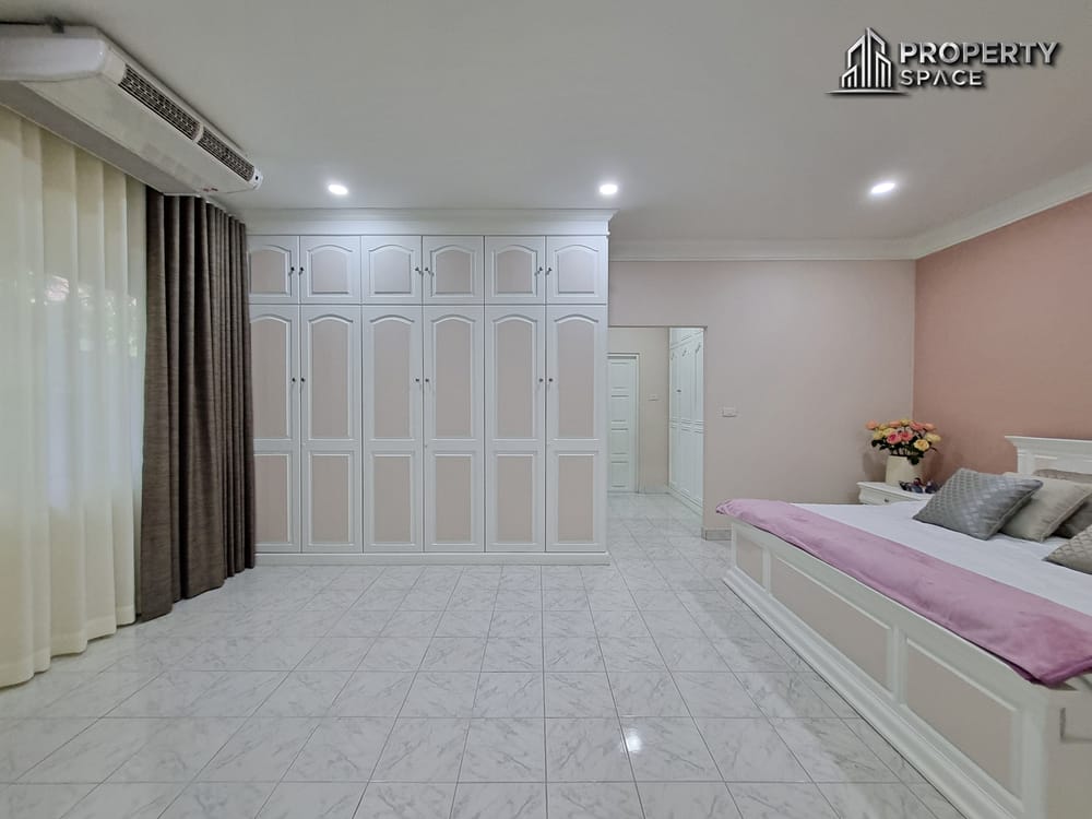 Newly Renovated With Spacious Layout! 3 Bedroom Pool Villa In East Pattaya For Sale And Rent Image 15