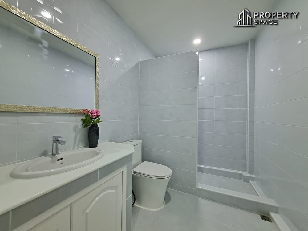 Newly Renovated With Spacious Layout! 3 Bedroom Pool Villa In East Pattaya For Sale And Rent Image 16