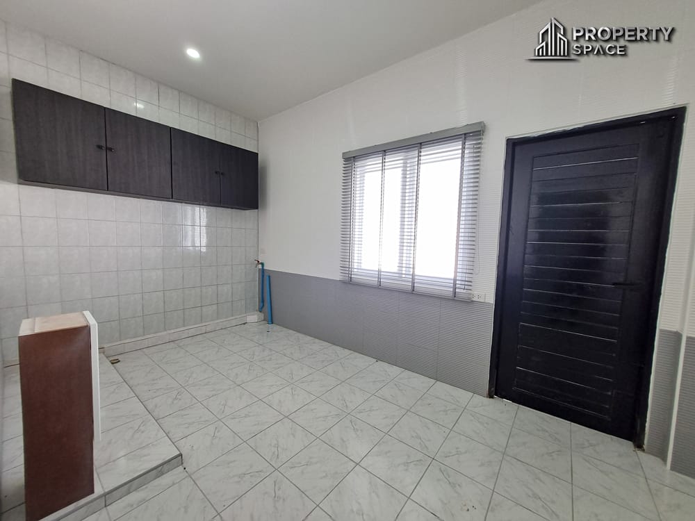 Newly Renovated With Spacious Layout! 3 Bedroom Pool Villa In East Pattaya For Sale And Rent Image 24