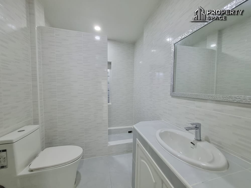 Newly Renovated With Spacious Layout! 3 Bedroom Pool Villa In East Pattaya For Sale And Rent Image 22