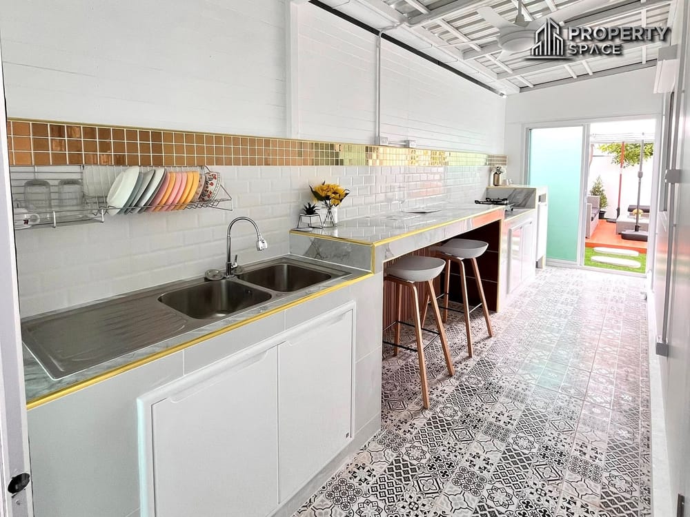 Corner Plot 3 Bedroom House In Chaiyaphruek Only 10 Minutes to Jomtien Beach For Sale Image 9