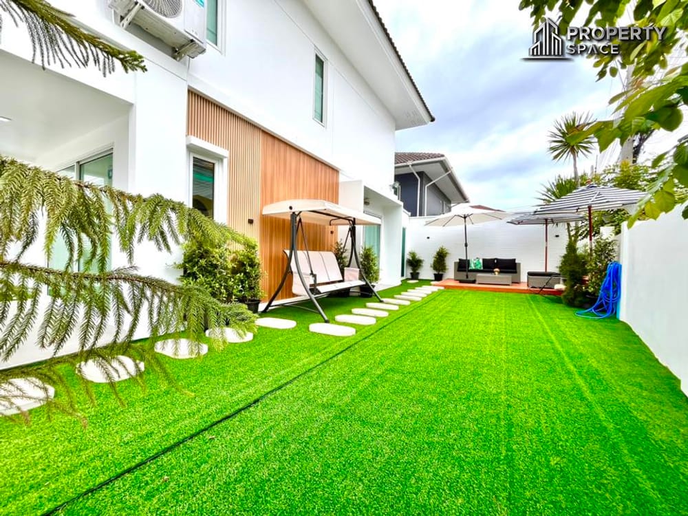 Corner Plot 3 Bedroom House In Chaiyaphruek Only 10 Minutes to Jomtien Beach For Sale Image 3