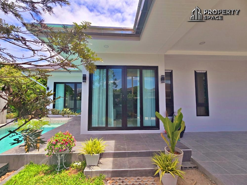 Modern Luxury 3 Bedroom Single-Story Pool Villa At Huay Yai For Sale Image 1