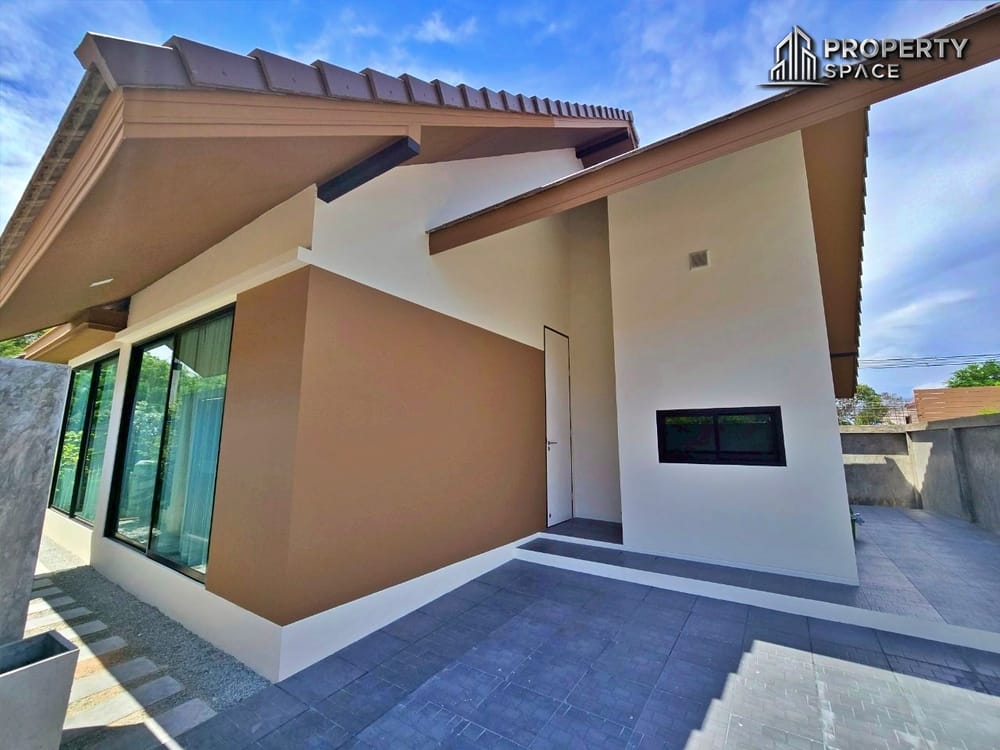 Cozy 3-Bedroom House with Stylish Interiors In The Maple Pattaya For Sale Image 1