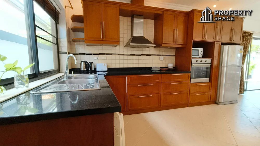 Spacious 4-Bedroom Pool Villa Near the Beach in Jomtien Pattaya for Rent Image 6