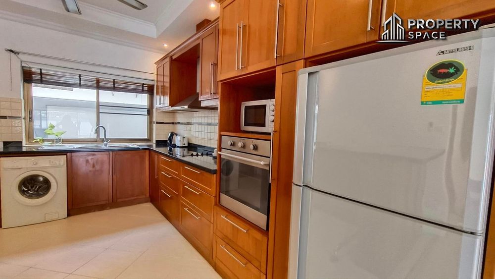 Spacious 4-Bedroom Pool Villa Near the Beach in Jomtien Pattaya for Rent Image 6